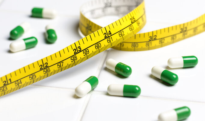 pigułki i centymetr